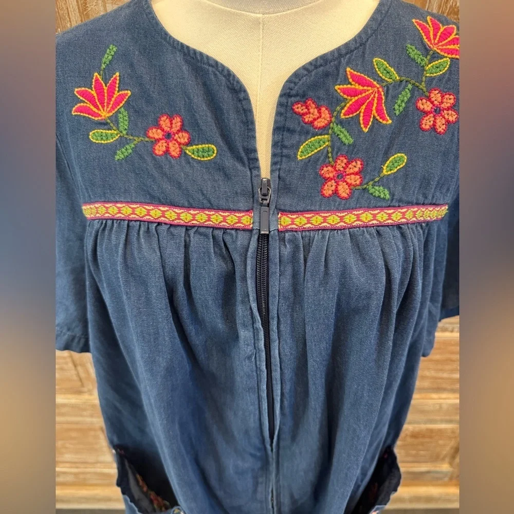 Go Softly Patio Denim House Dress Floral Embroidery Sz L full zip Cottage-core - Picture 3 of 9